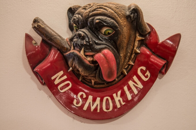 no smokingの看板